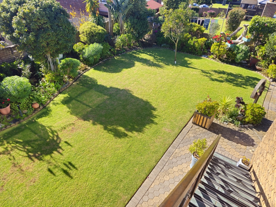 5 Bedroom Property for Sale in Stilbaai Wes Western Cape